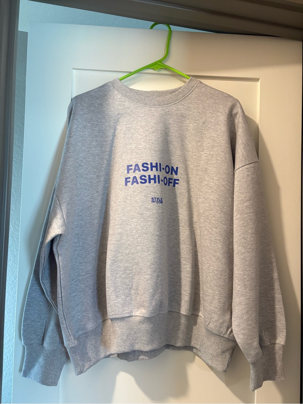 Zara Light Gray Crewneck Sweatshirt with Blue Graphic